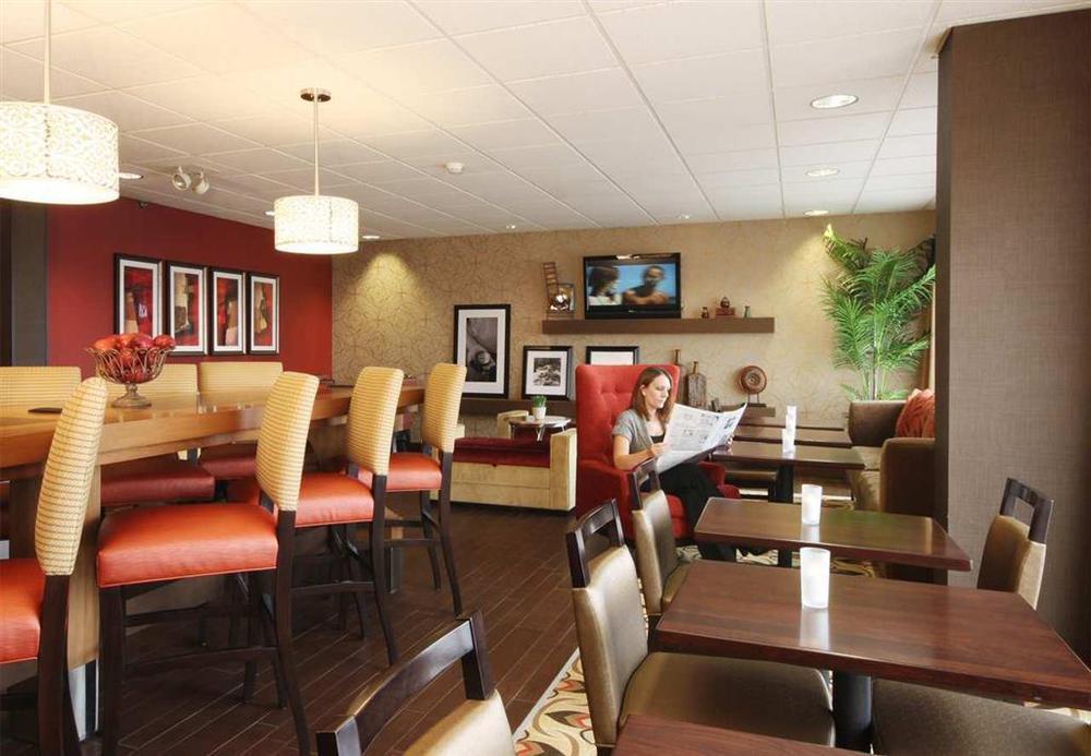 Hampton Inn Grand Rapids/North Walker Restaurant photo