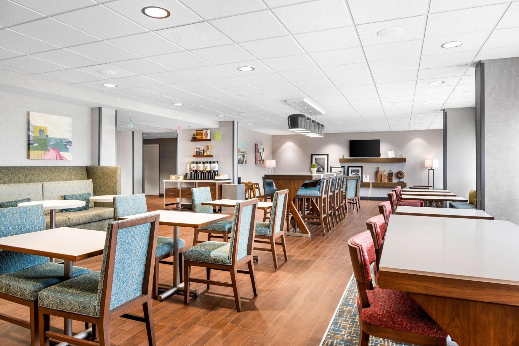 Hampton Inn Grand Rapids/North Walker Exterior photo