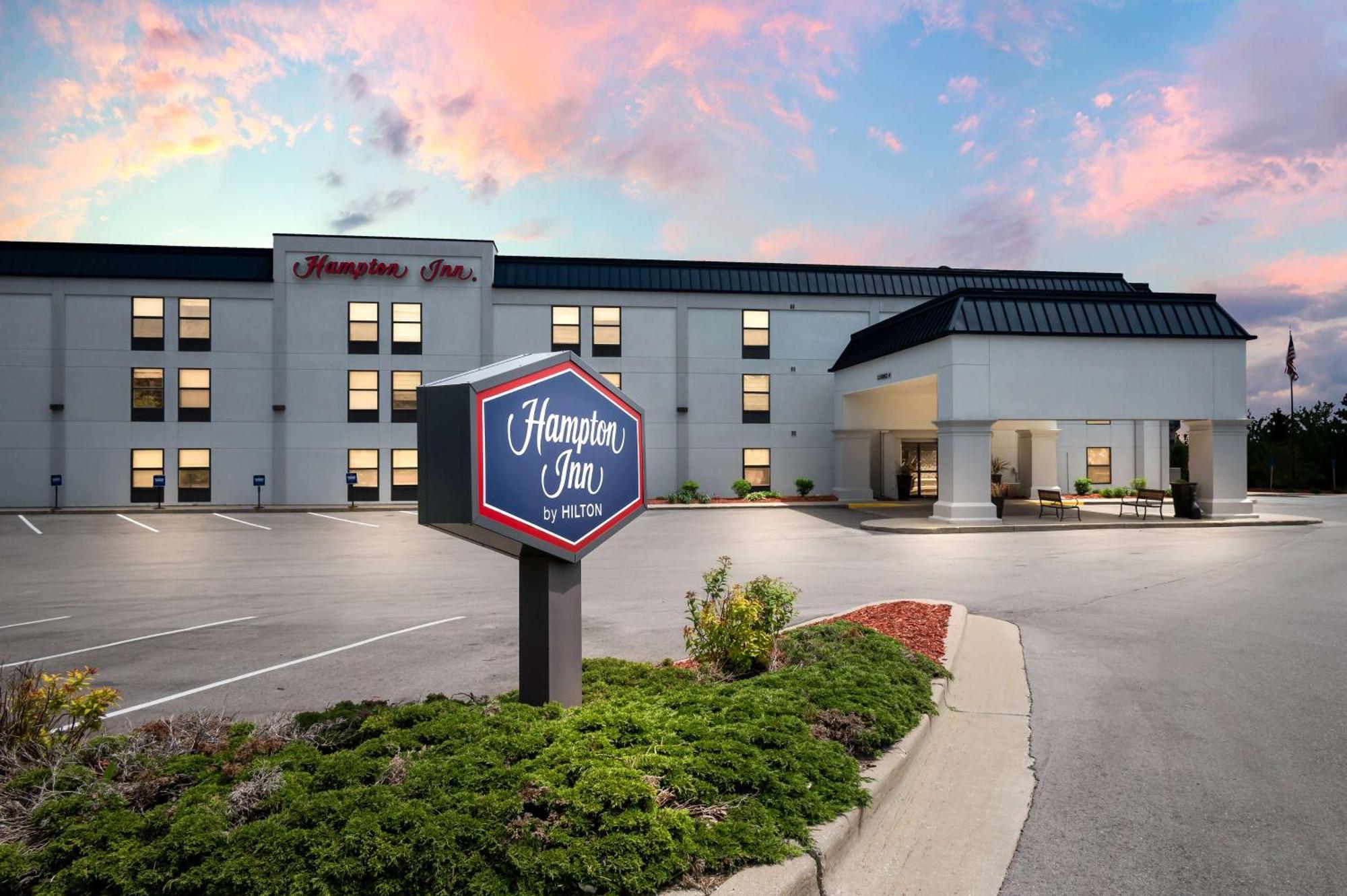 Hampton Inn Grand Rapids/North Walker Exterior photo