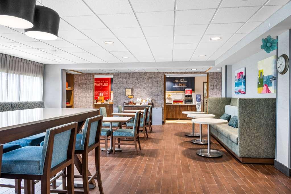 Hampton Inn Grand Rapids/North Walker Restaurant photo