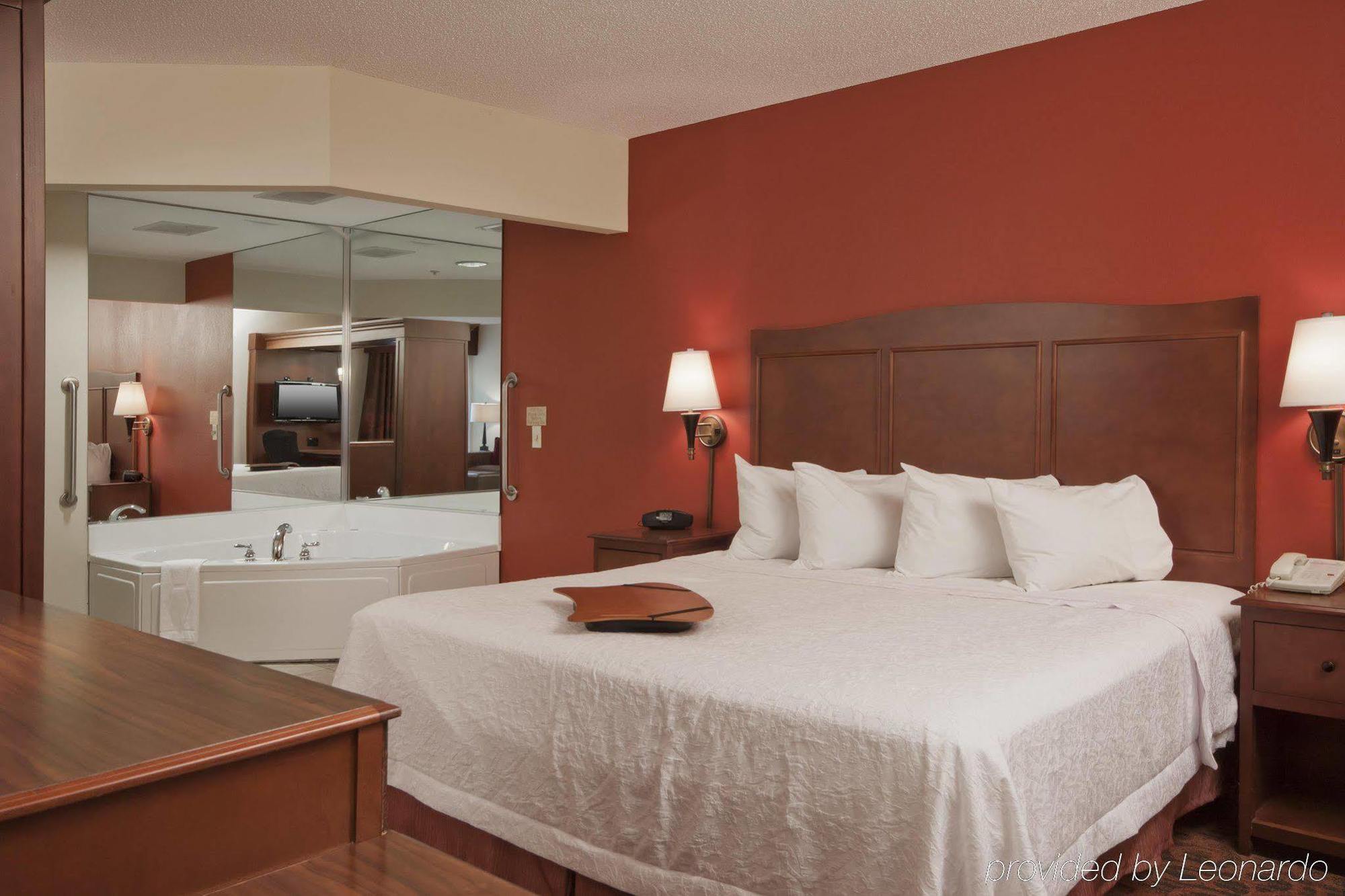 Hampton Inn Grand Rapids/North Walker Exterior photo